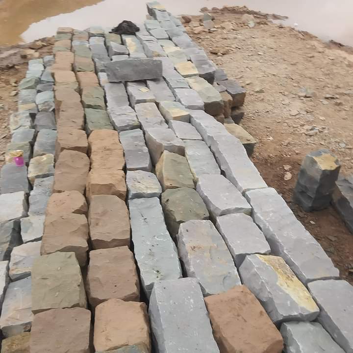 Foundation/Bush Stones